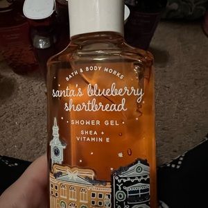 3/$30 NWT Bath And Body Works body wash in Santa’s Blueberry Shortbread
